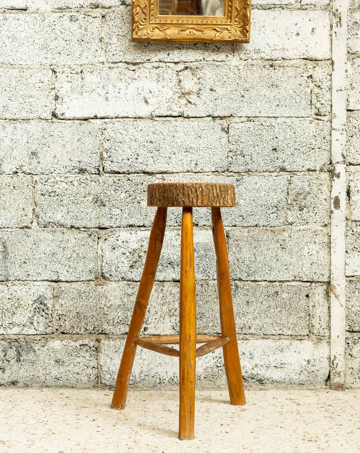 gaston-tabouret-bar-bois-brutaliste-199-1