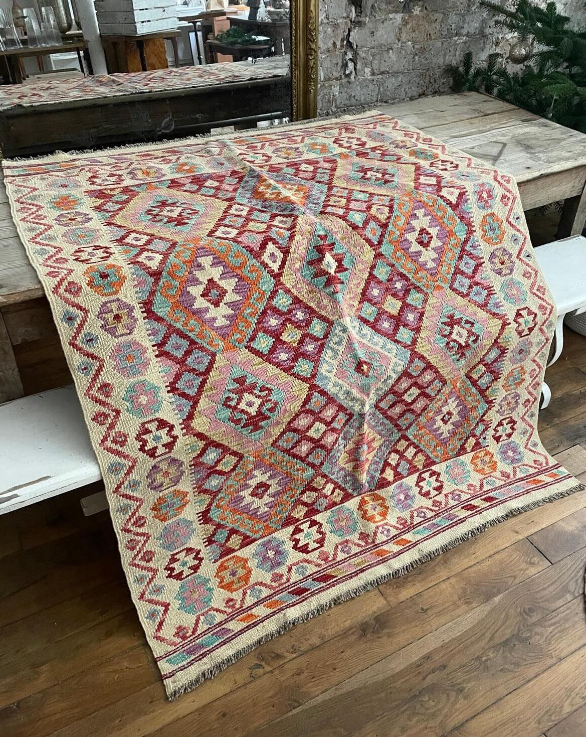 Eddy, le tapis kilim N°137 - Debongout