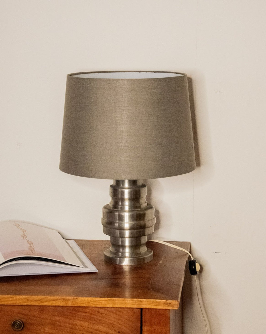 julia-lampe-à-poser-aluminium-526-1