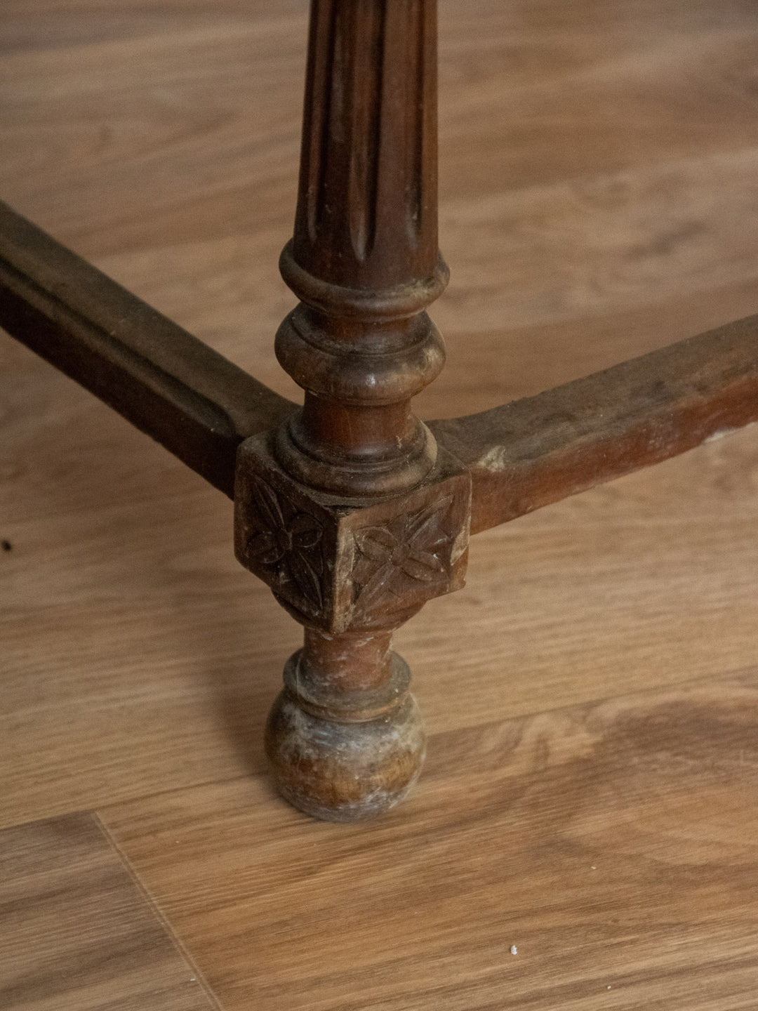 claude-chaise-bois-882-11