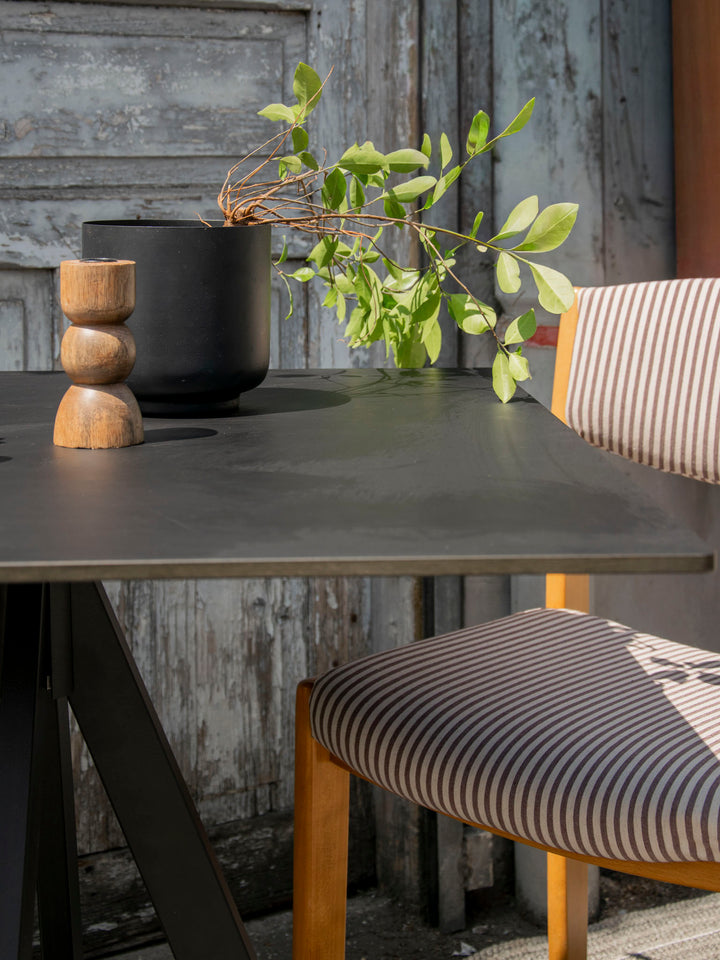 karla-table-a-manger-metal-noir-design-1225-5