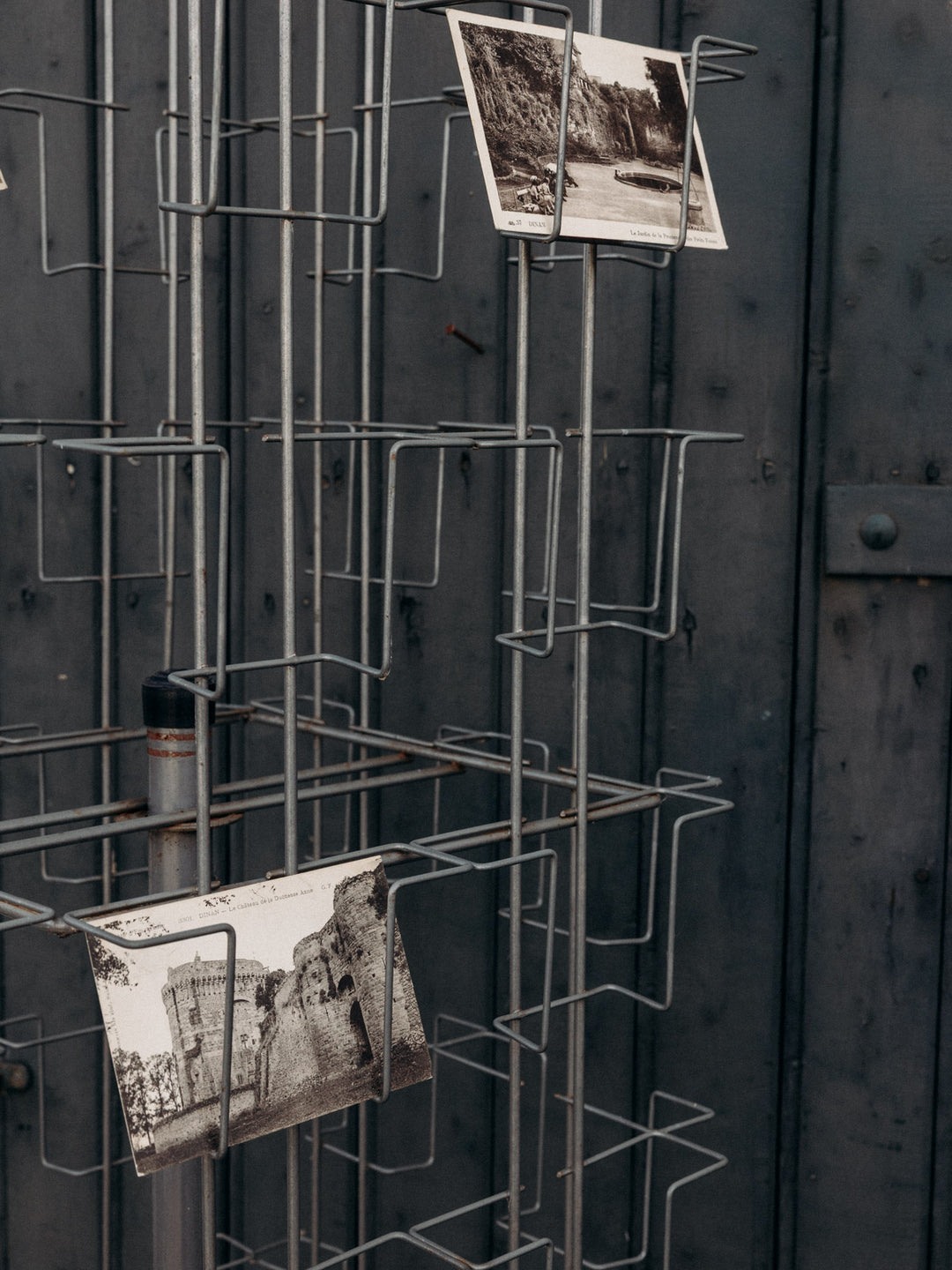 charlie-portant-cartes-postales-metal-150-2