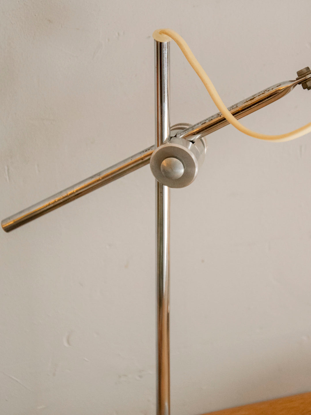 suzanne-lampe-a-poser-inox-641-3