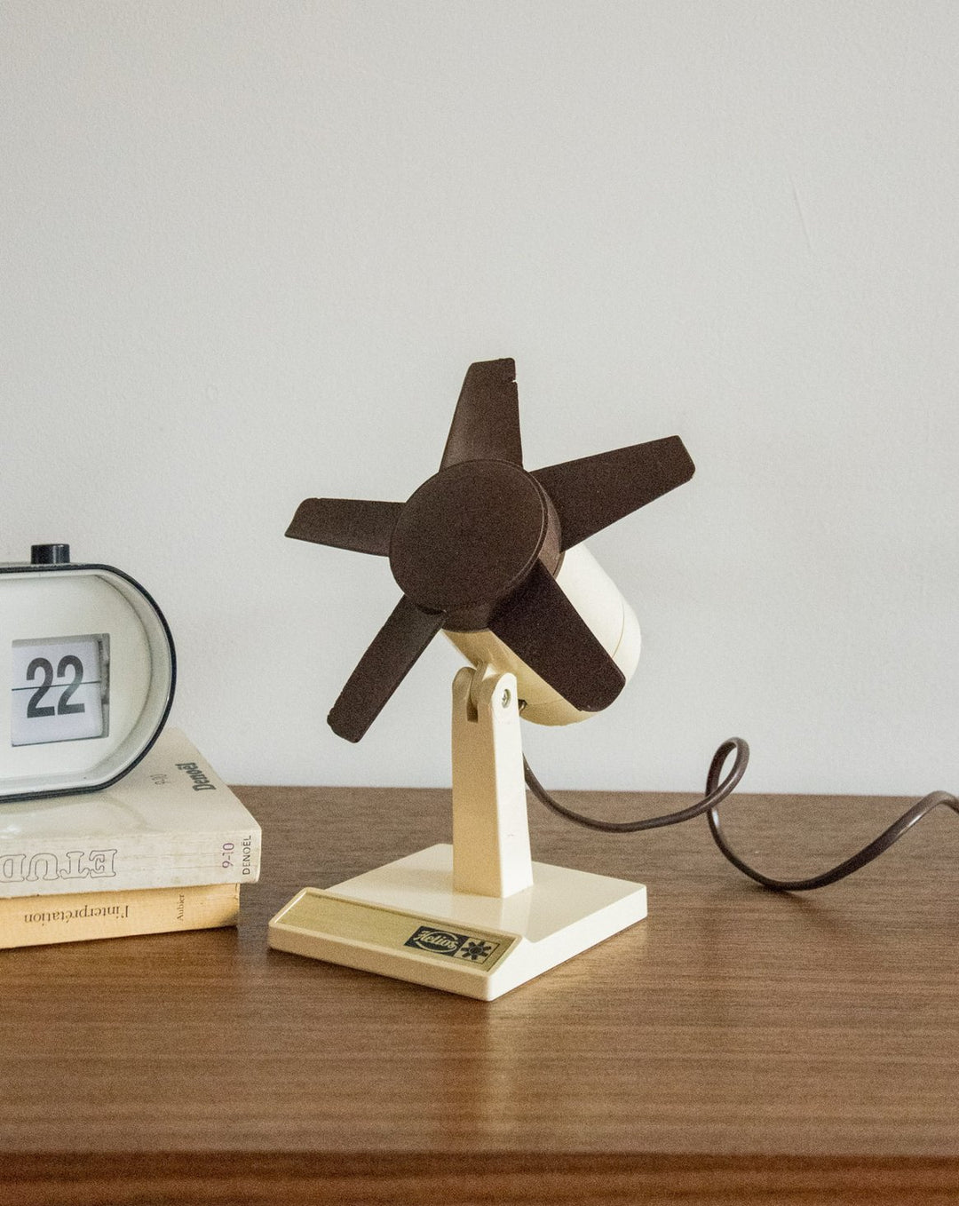 nour-appareil-electrique-vintage-plastique-43-1