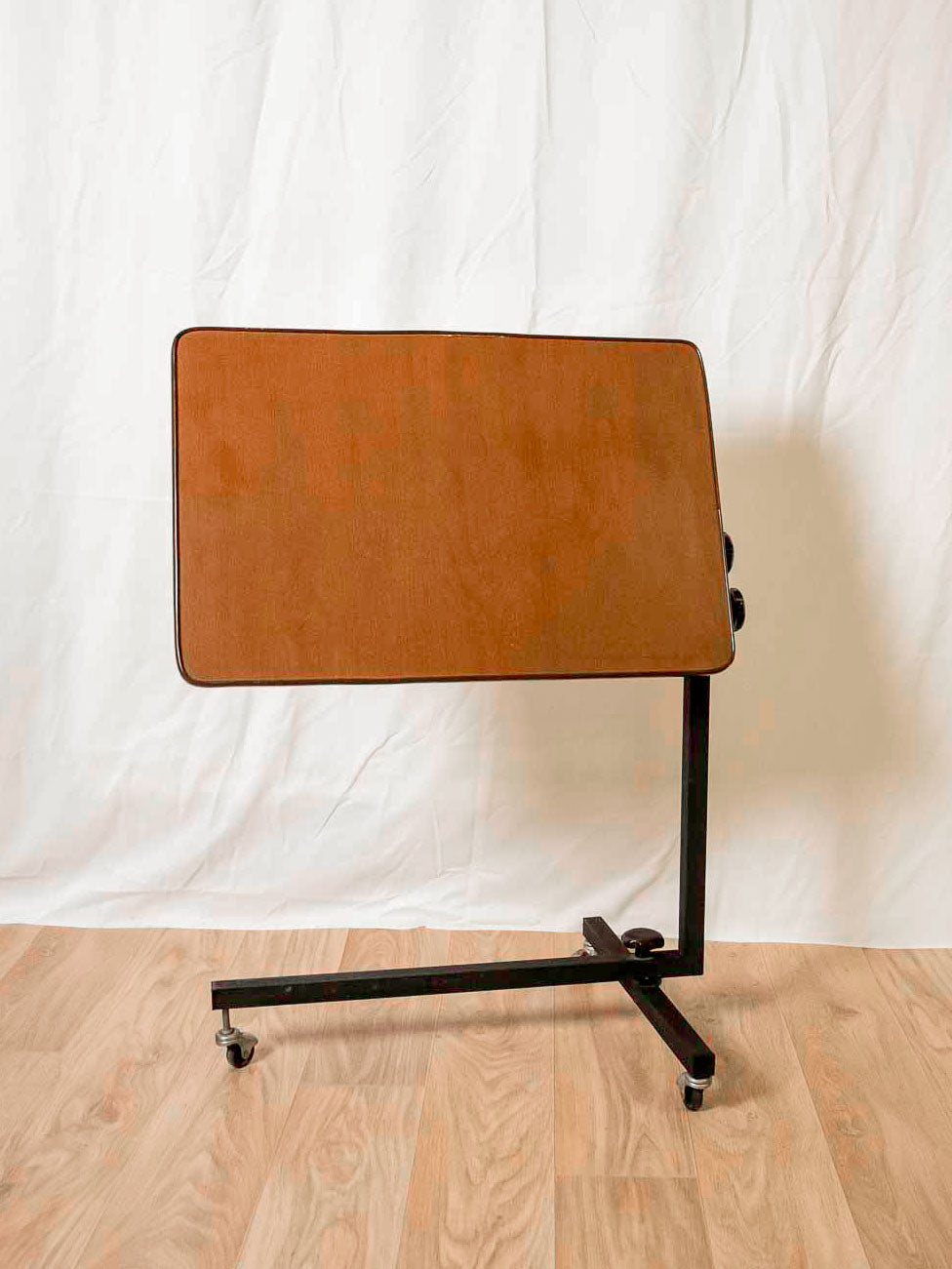 hanna-table-appoint-metal-689-4