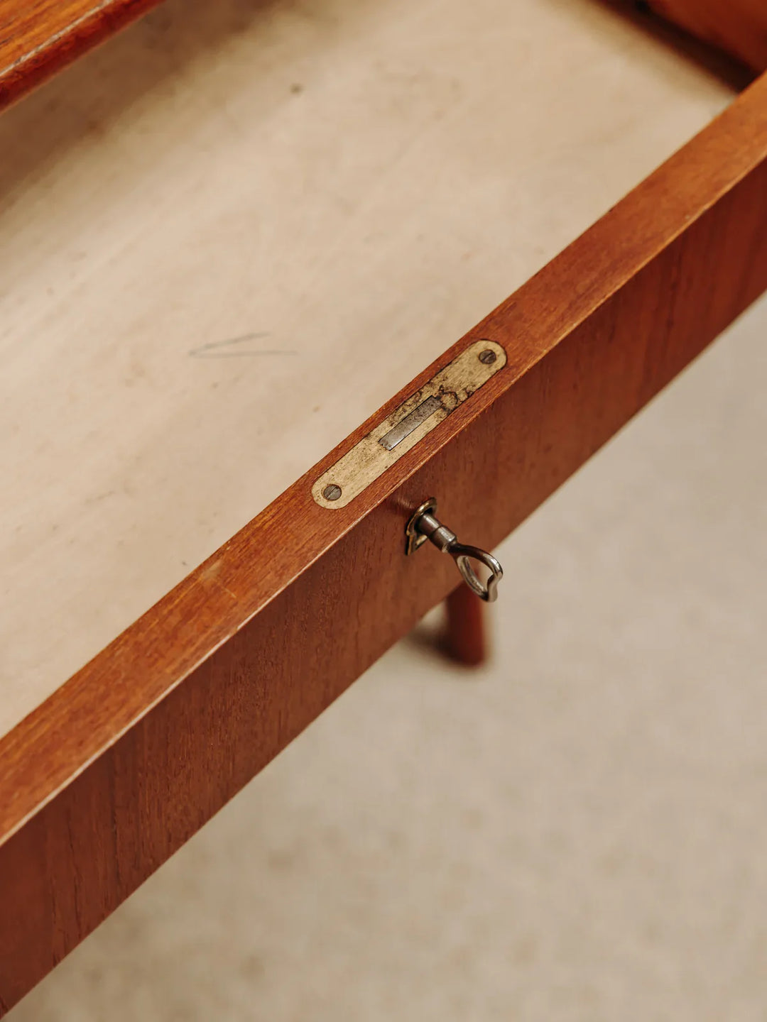 yvan-bureau-teck-496-10