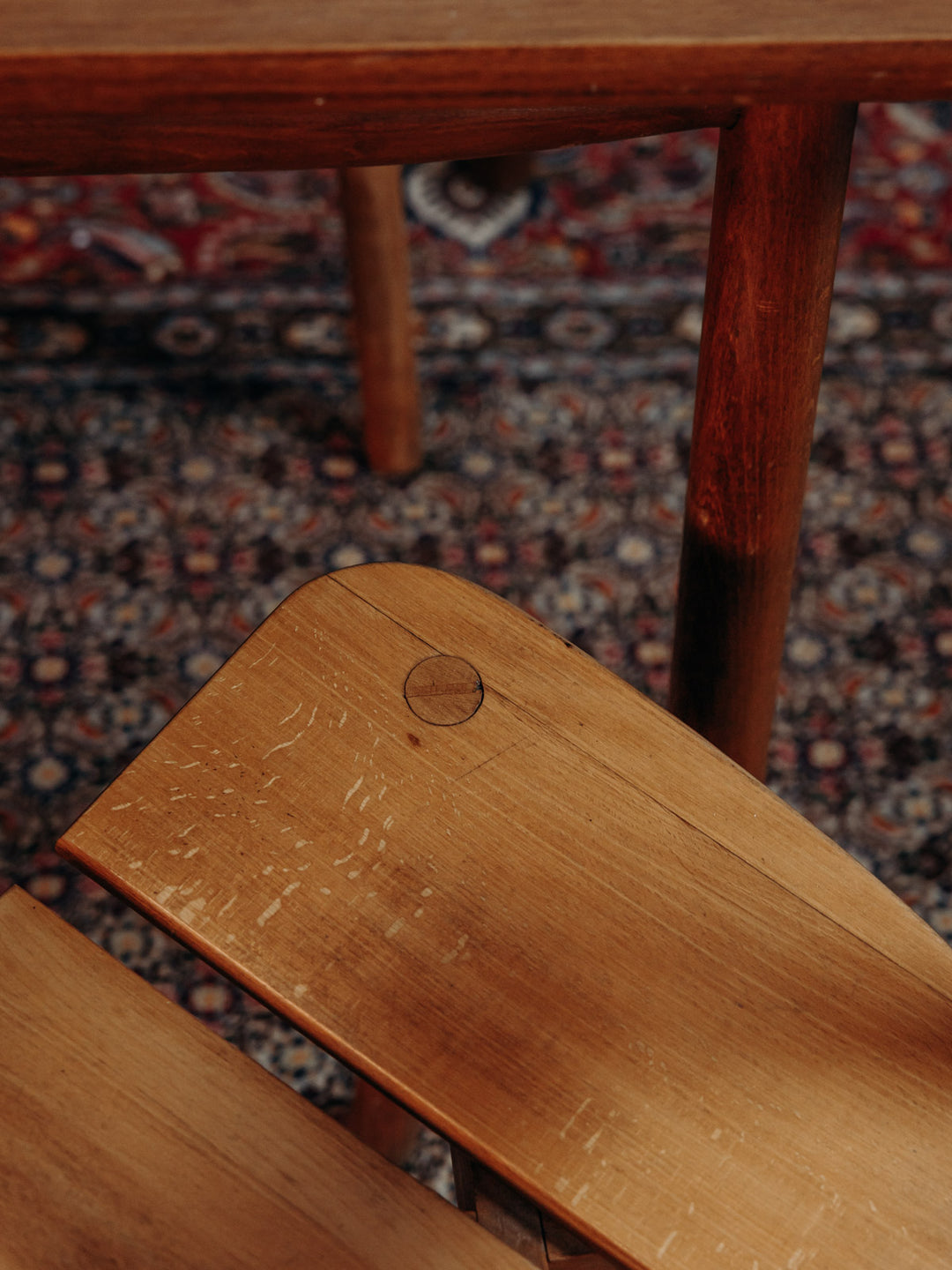 auguste-ensemble-table-et-chaises-bois-8-10