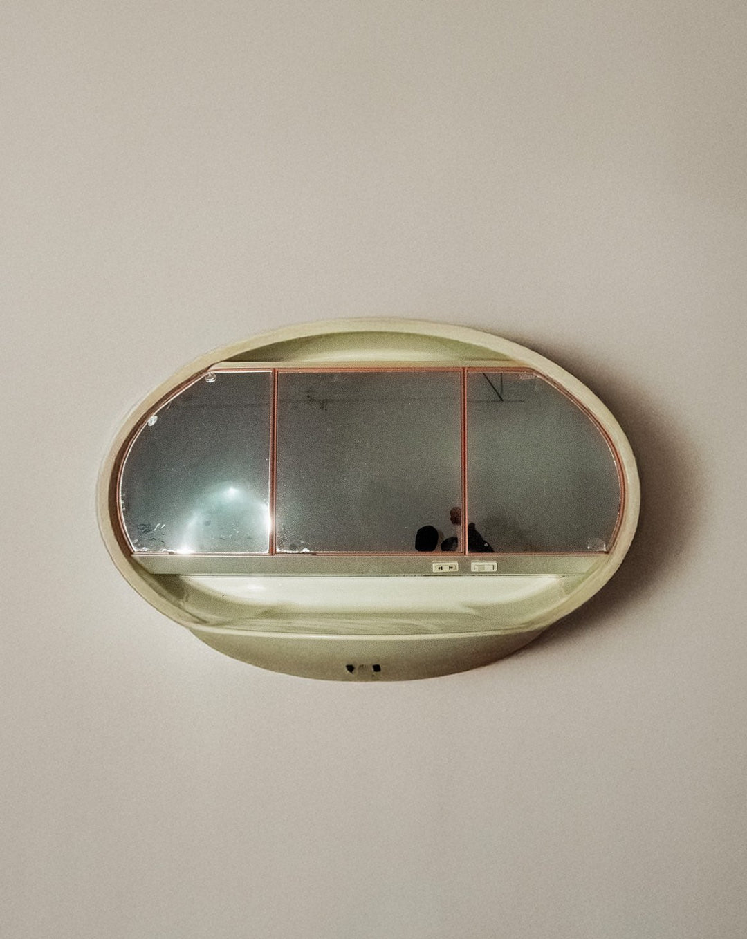 louise-coiffeuse-plastique-miroir-207-1