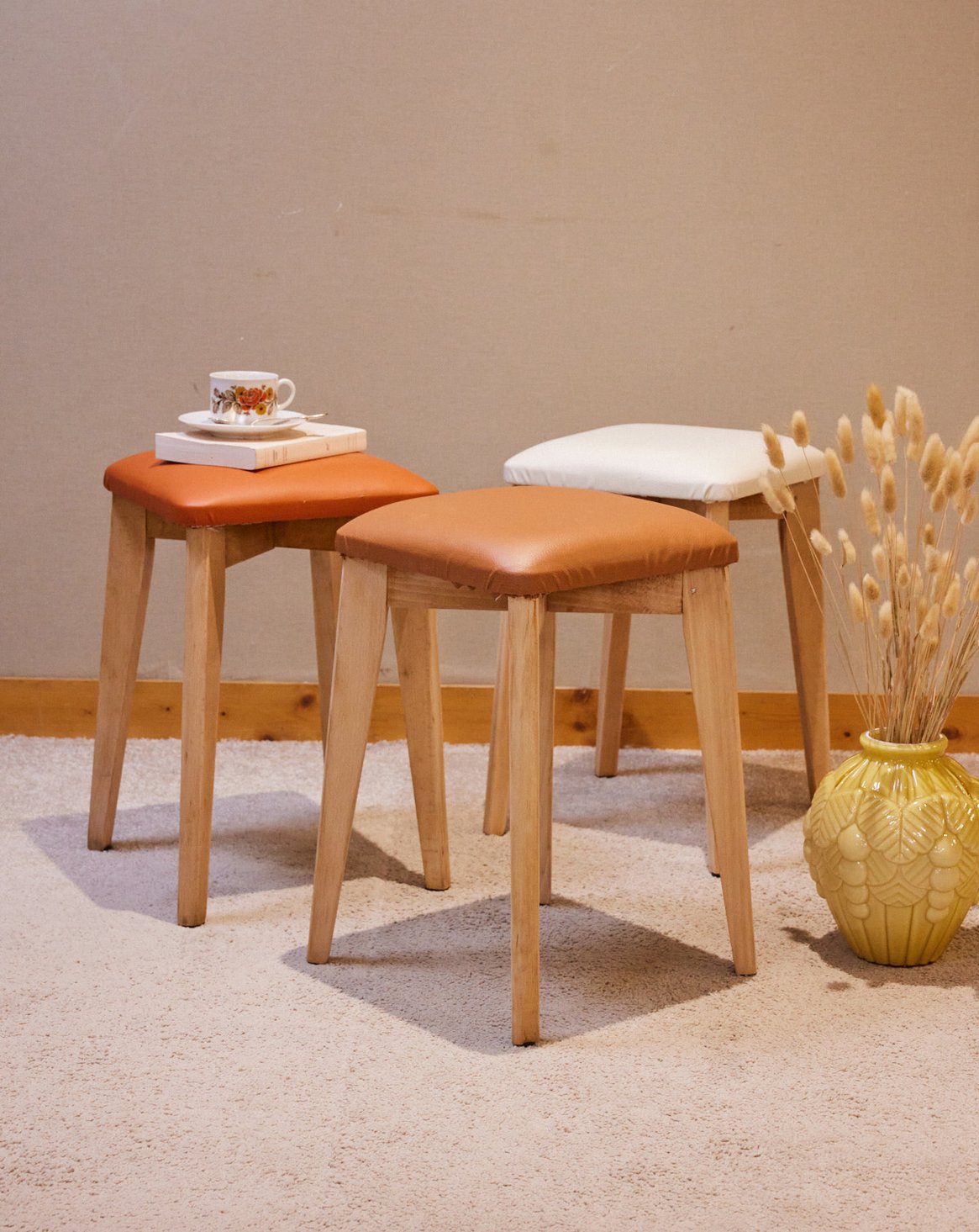 regis-tabouret-bois-1555-1