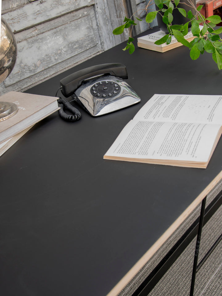 karla-table-a-manger-metal-haute-noir-design-1227-6