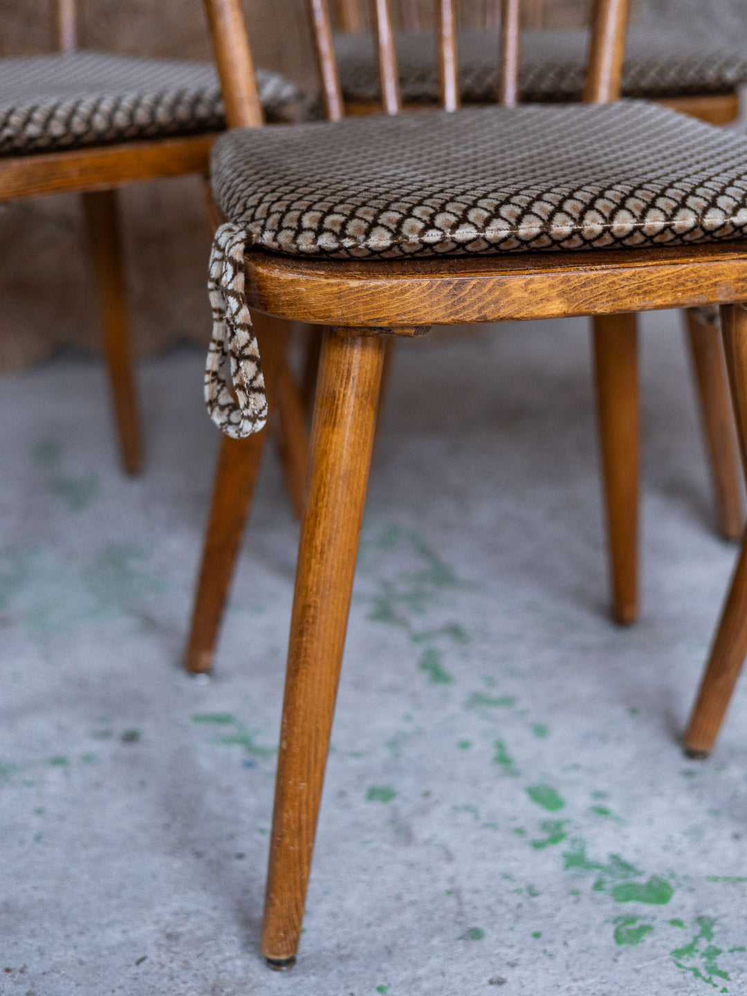 alma-chaise-bois-graphique-scandinave-2048-6