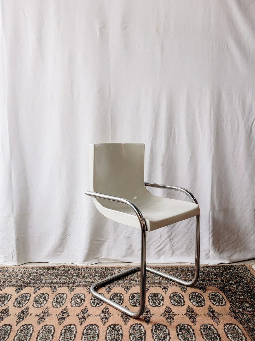 alma-chaise-blanche-1280-2