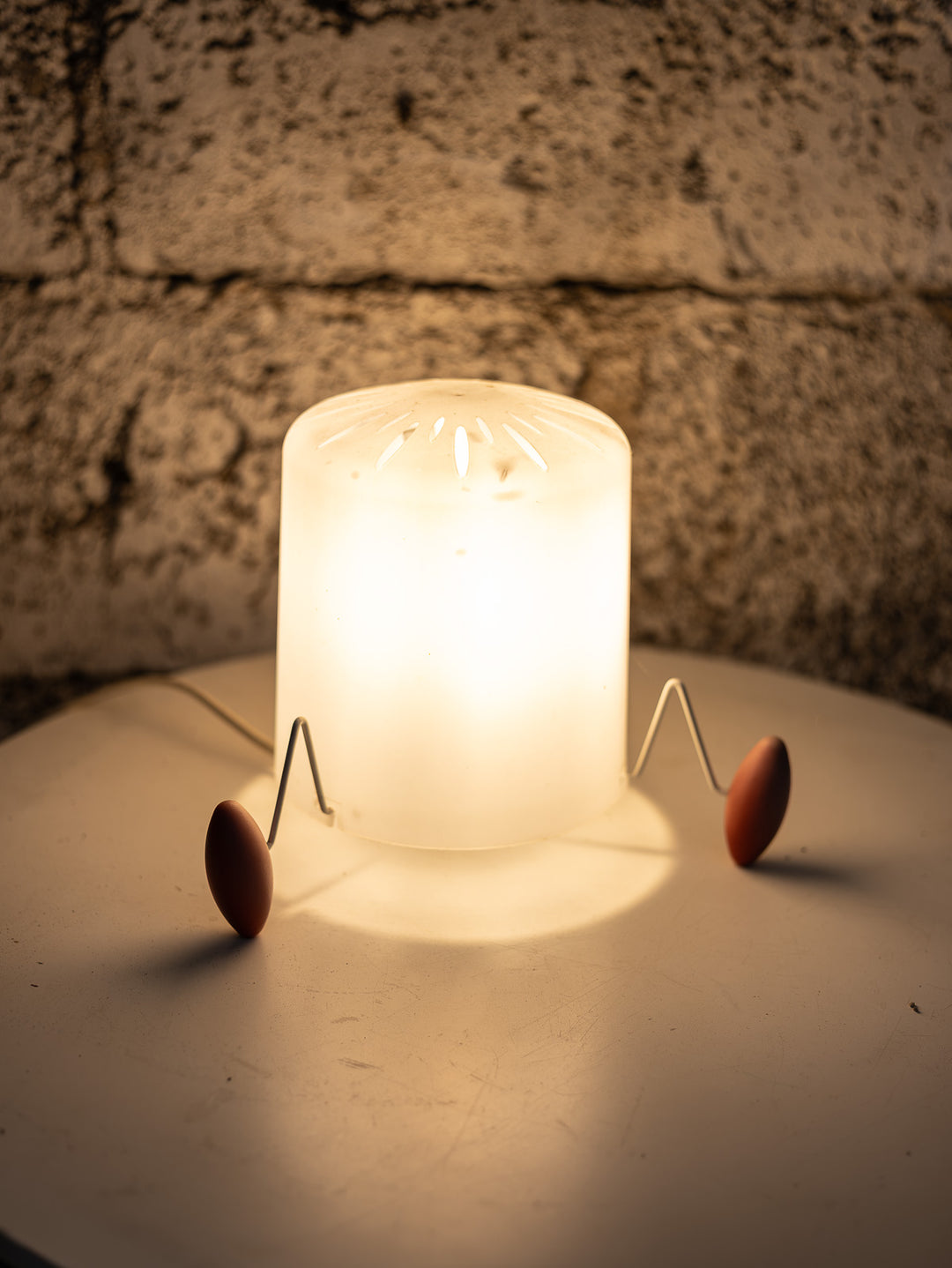 julia-lampe-a-poser-plastique-contemporaine-1124-2