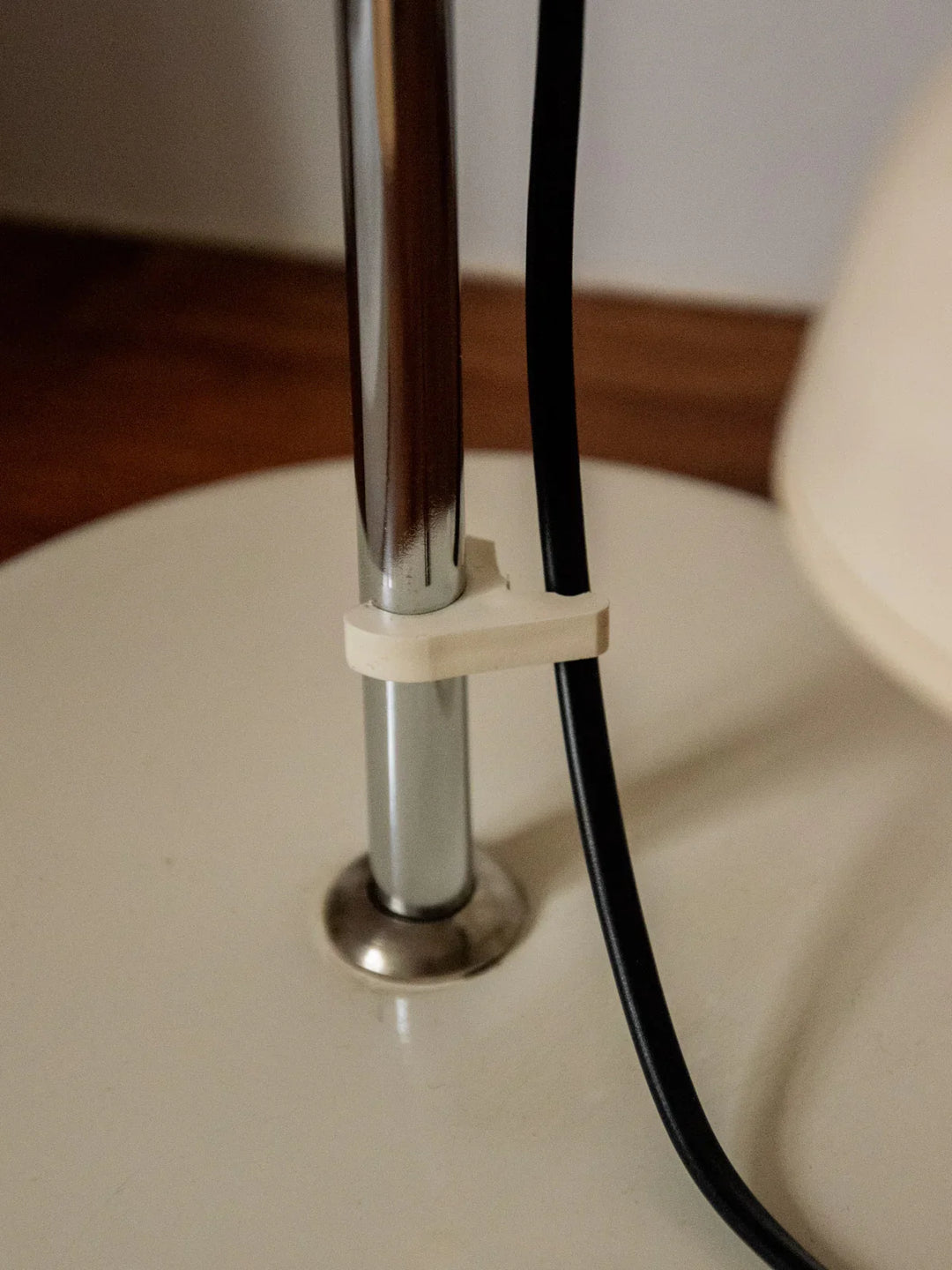 julia-lampe-poser-chrome-781-11