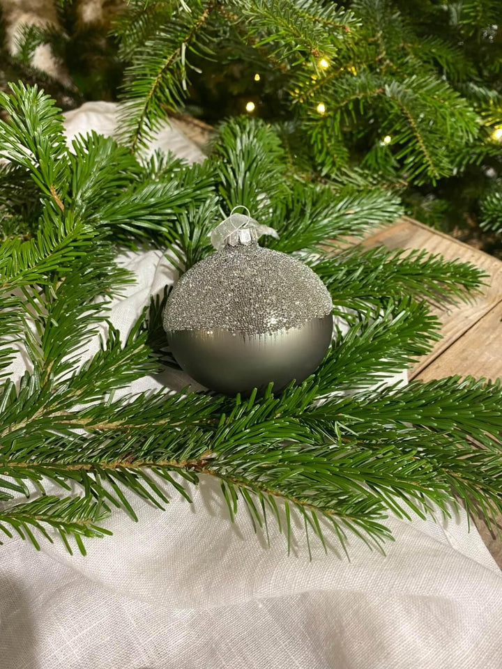 Laure, la boule de Noël - Debongout