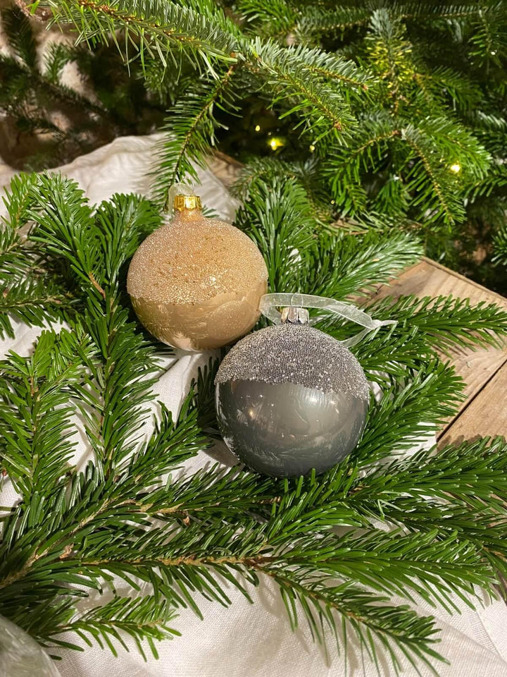 Laure, la boule de Noël - Debongout