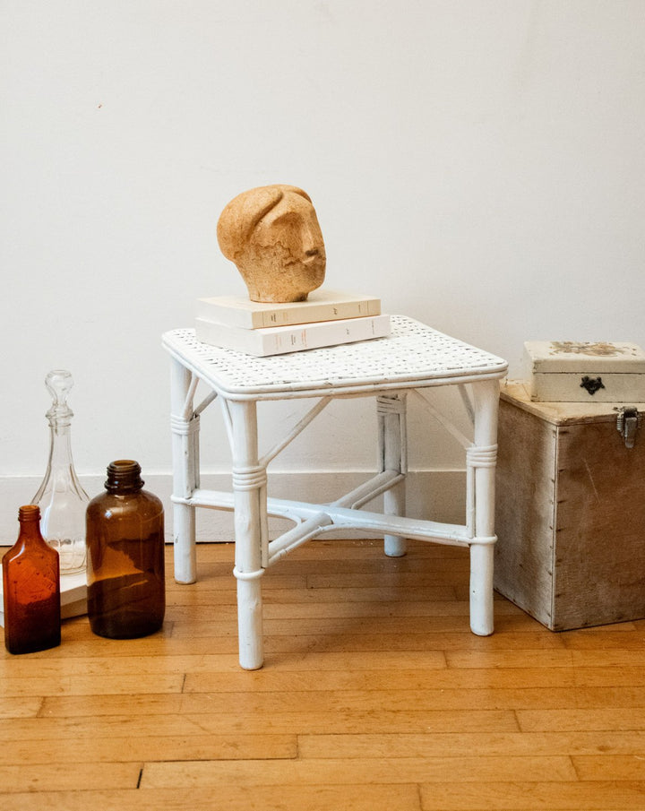 francine-table-appoint-blanche-584-1