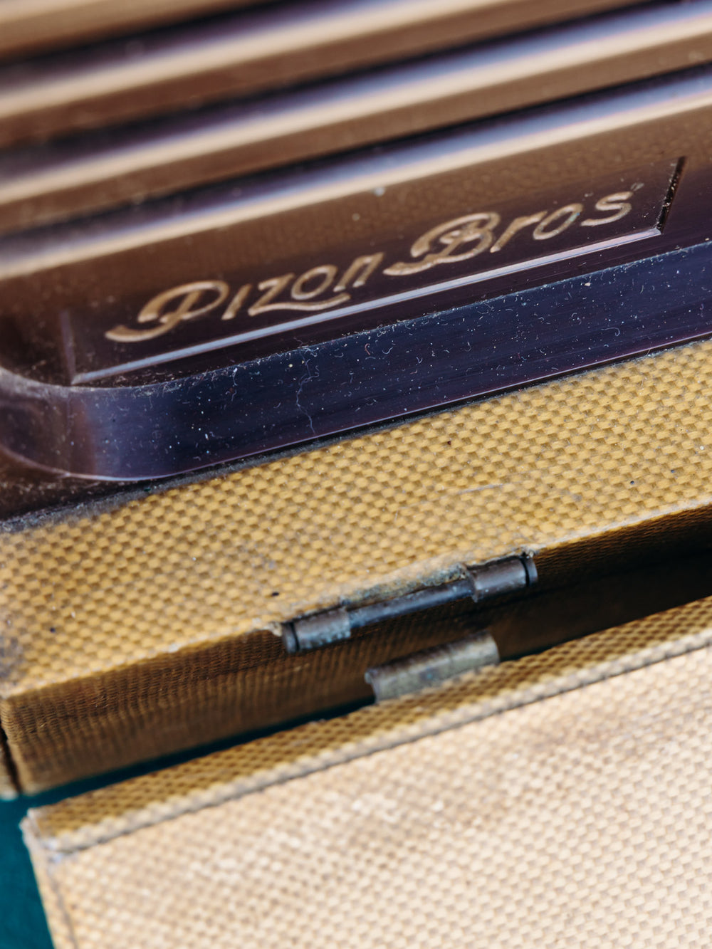 nour-appareil-electrique-vintage-plastique-53-2