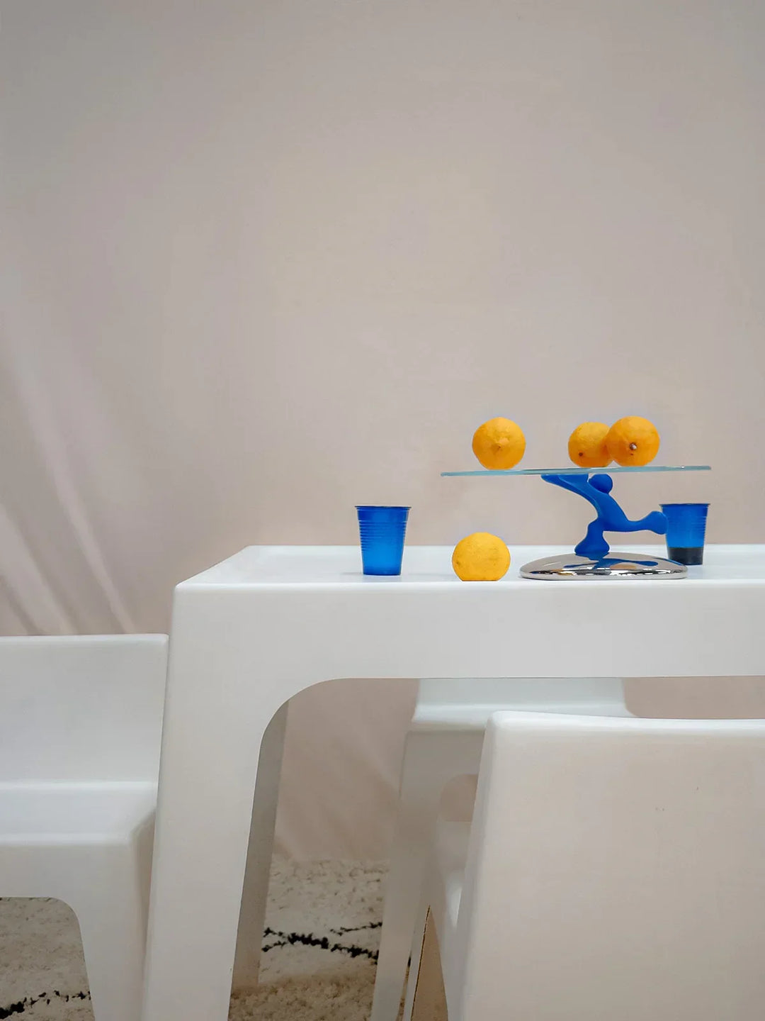 auguste-ensemble-table-et-chaises-fibre-verre-10-10