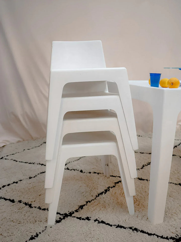 auguste-ensemble-table-et-chaises-fibre-verre-10-9