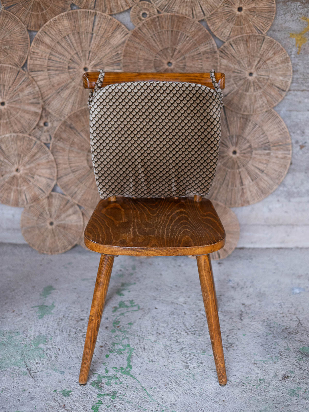 alma-chaise-bois-graphique-scandinave-2048-4