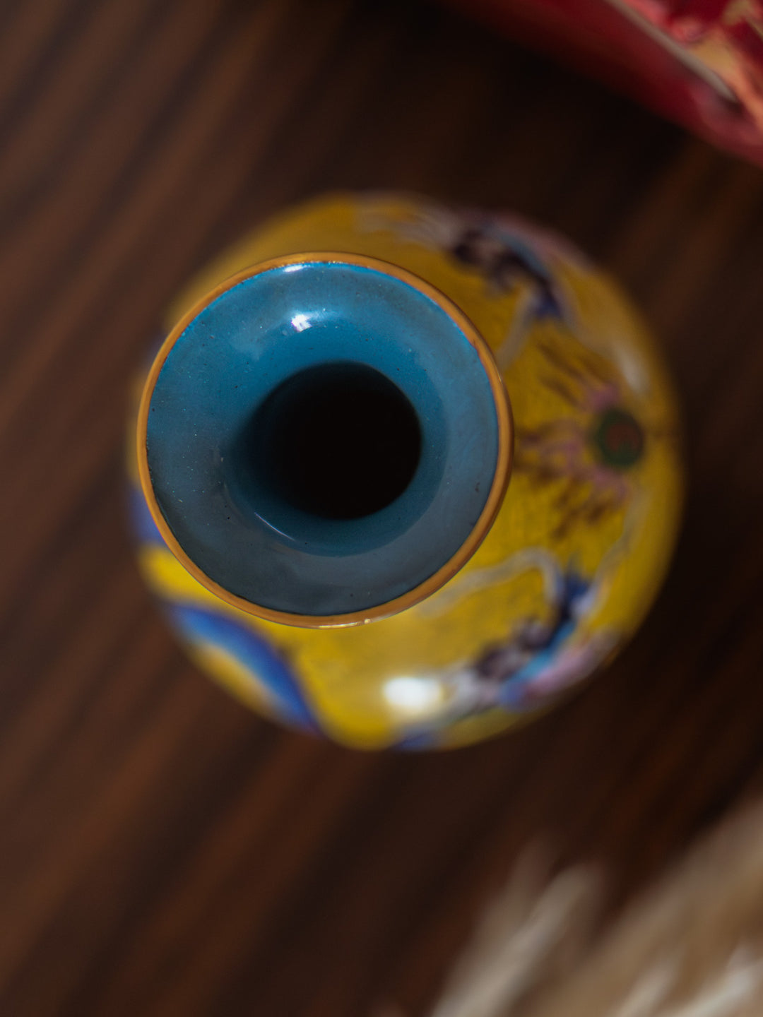 edmond-vase-metal-109-5