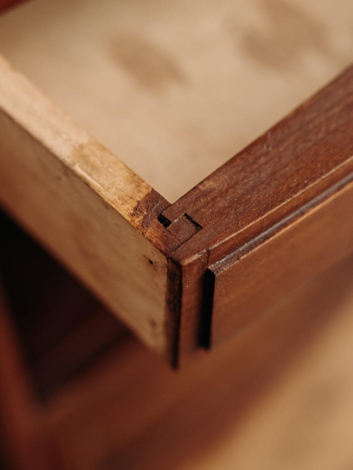 Odile, la table de chevet en bois N°243 - Debongout