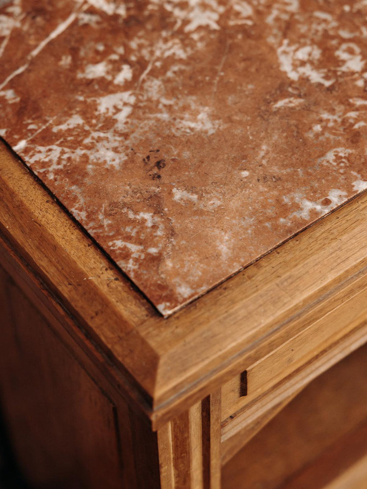 Odile, la table de chevet en marbre N°242 - Debongout