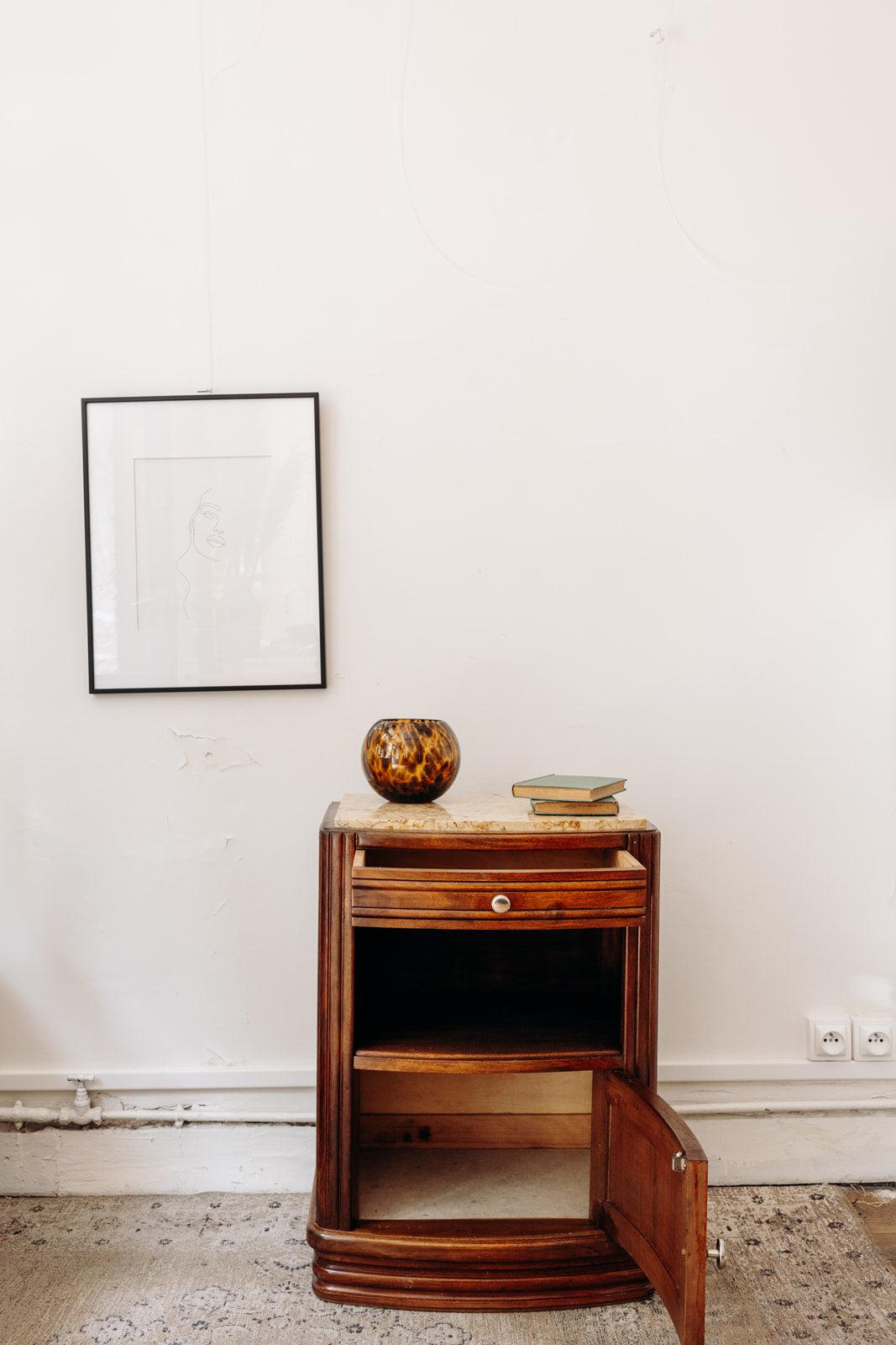 Odile, la table de chevet N°151 - Debongout