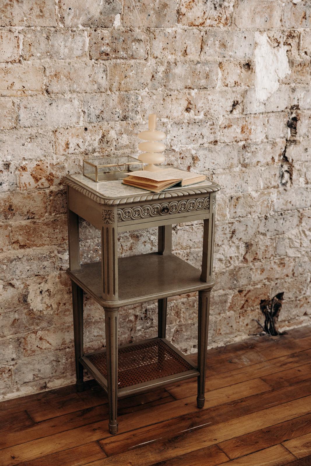 Odile, la table de chevet N°179 - Debongout