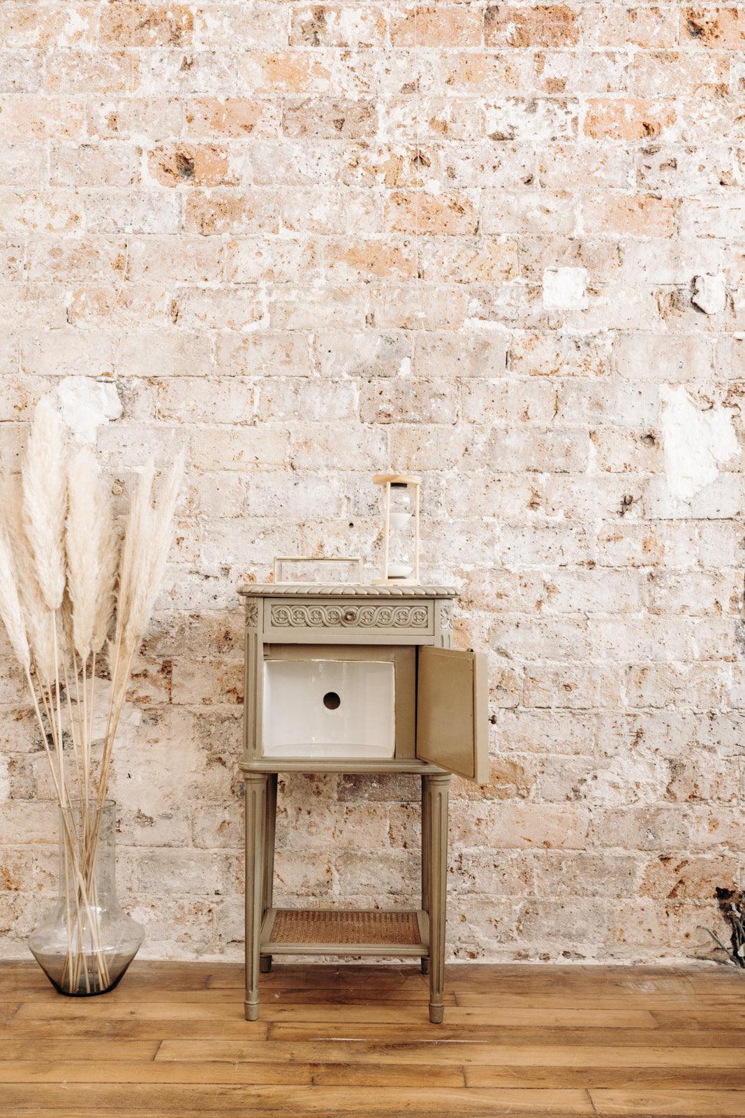 Odile, la table de chevet N°179 - Debongout