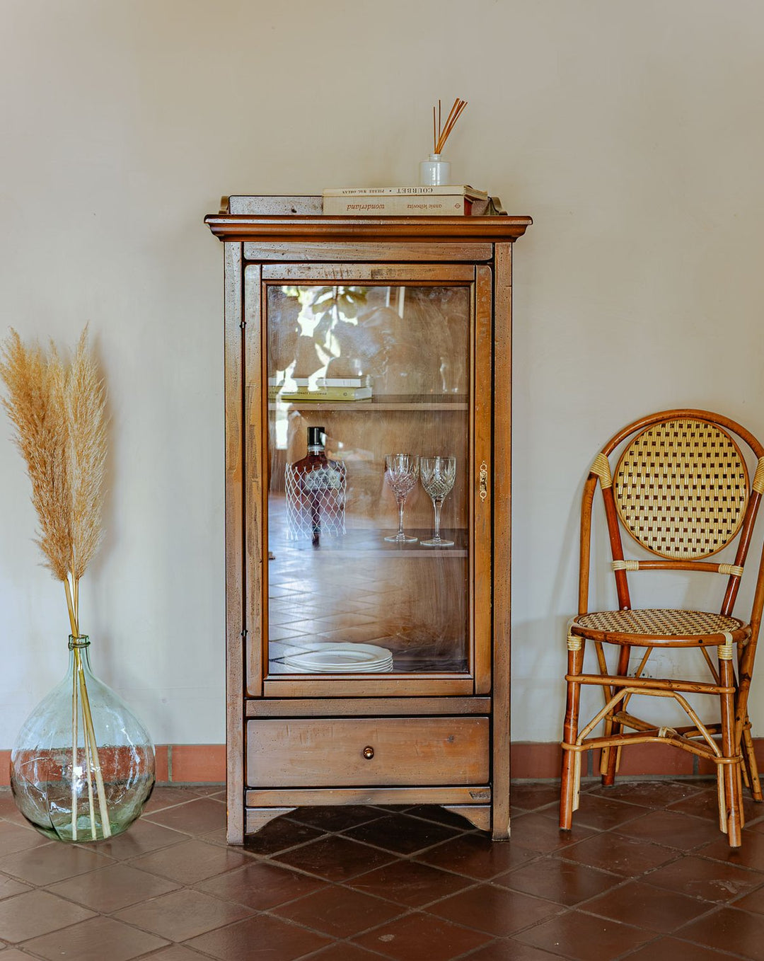victoria-vitrine-merisier-patiné-1295-1