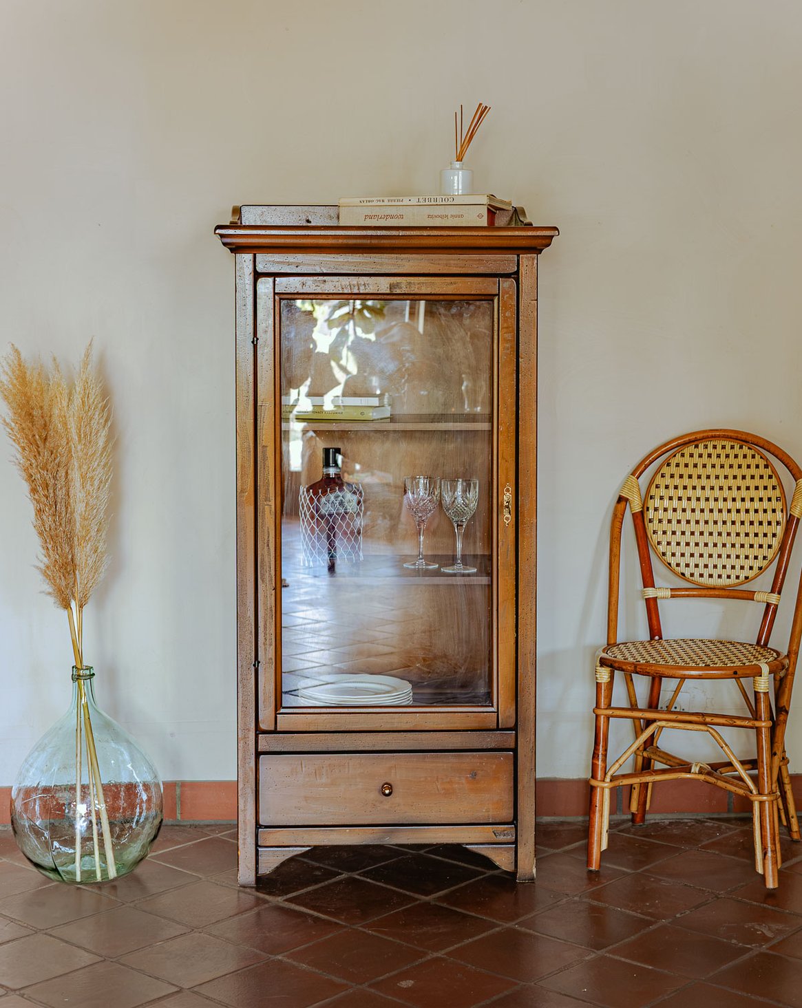 victoria-vitrine-merisier-patiné-1295-1