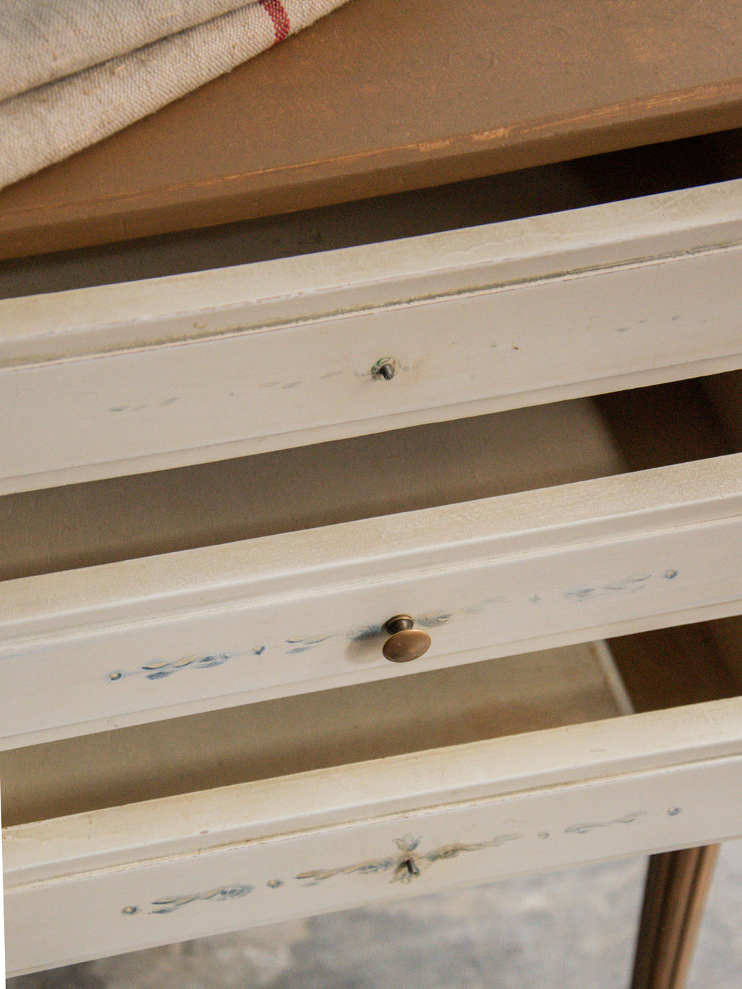 odile-table-chevet-gris-563-12