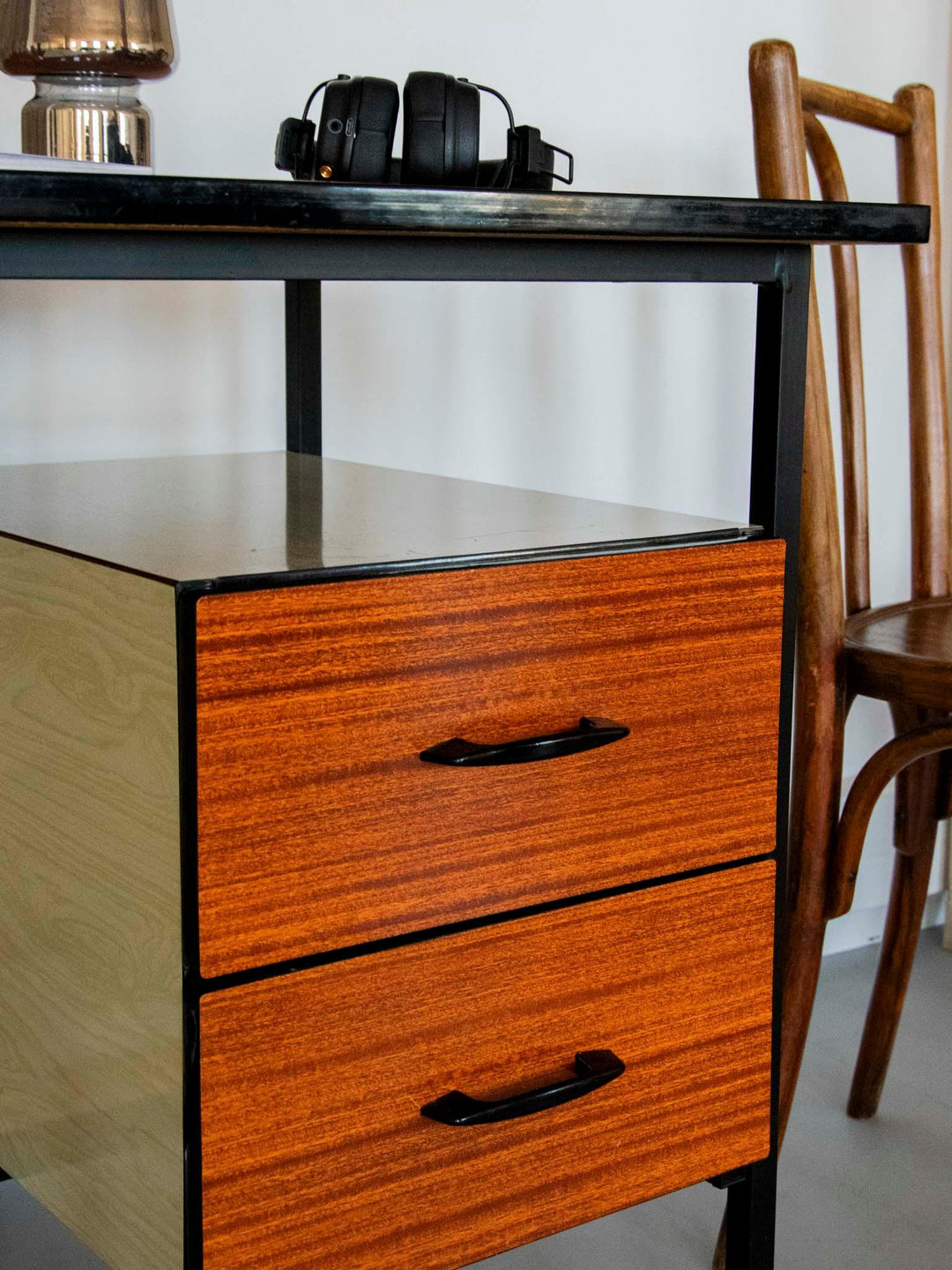 yvan-bureau-formica-522-9