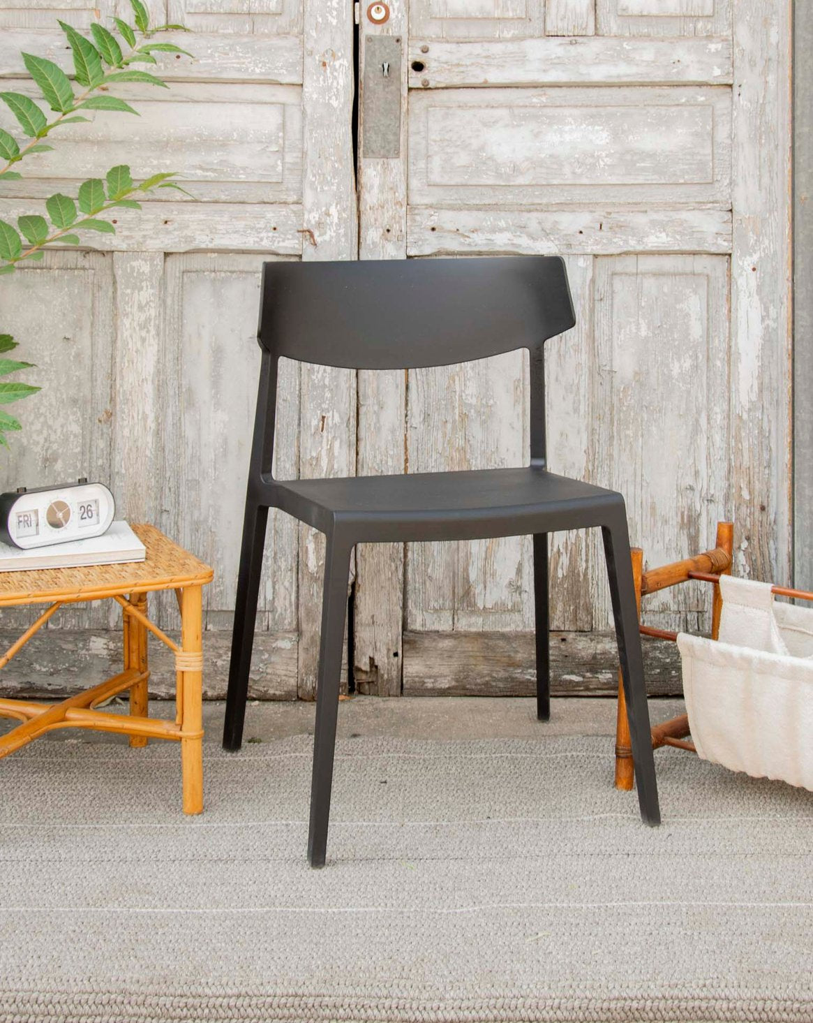 alma-chaise-plastique-noir-1760-1