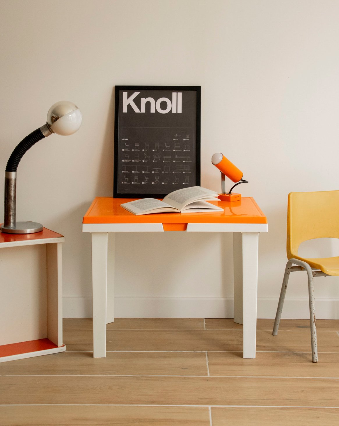 yvan-bureau-plastique-552-1