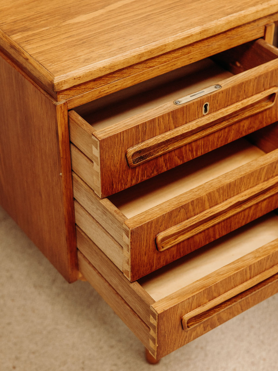 yvan-bureau-teck-596-9