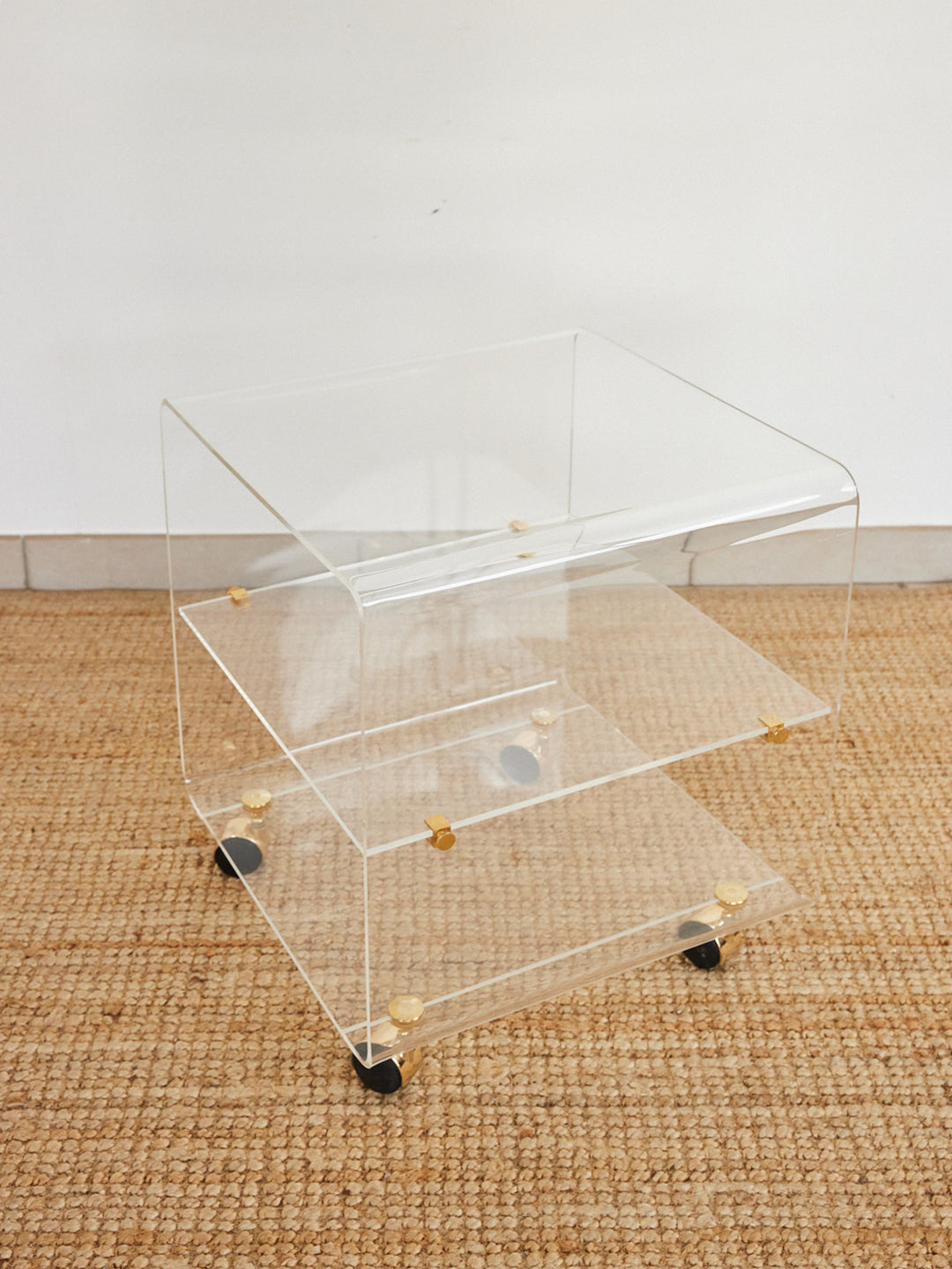 hanna-table-appoint-plexiglass-1698-3