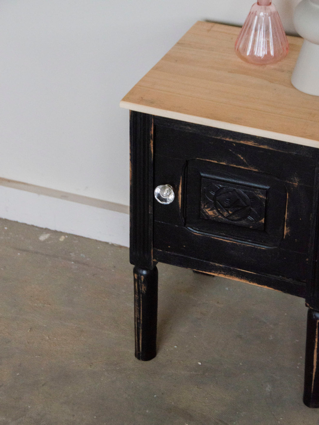 odile-table-chevet-noire-630-5