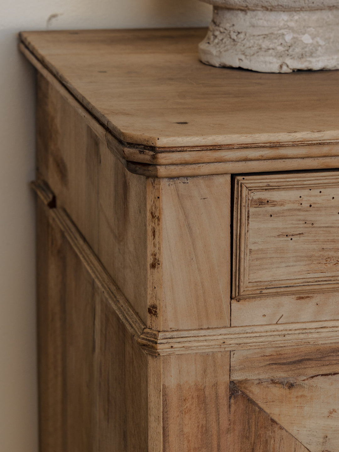 gilbert-buffet-noyer-667-5