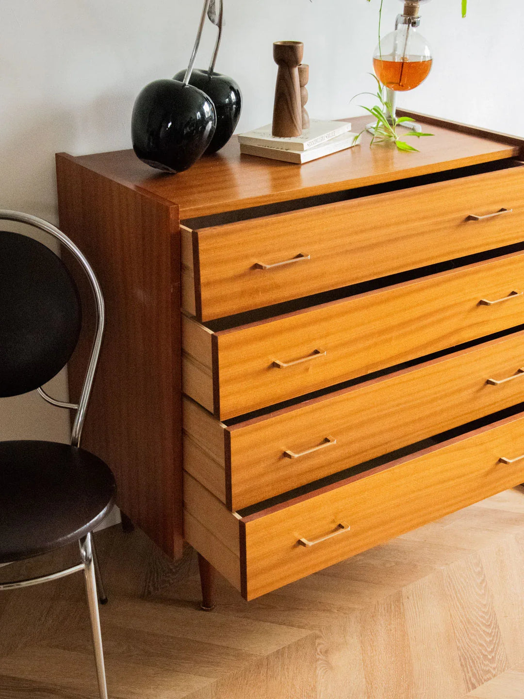 olga-commode-teck-388-3