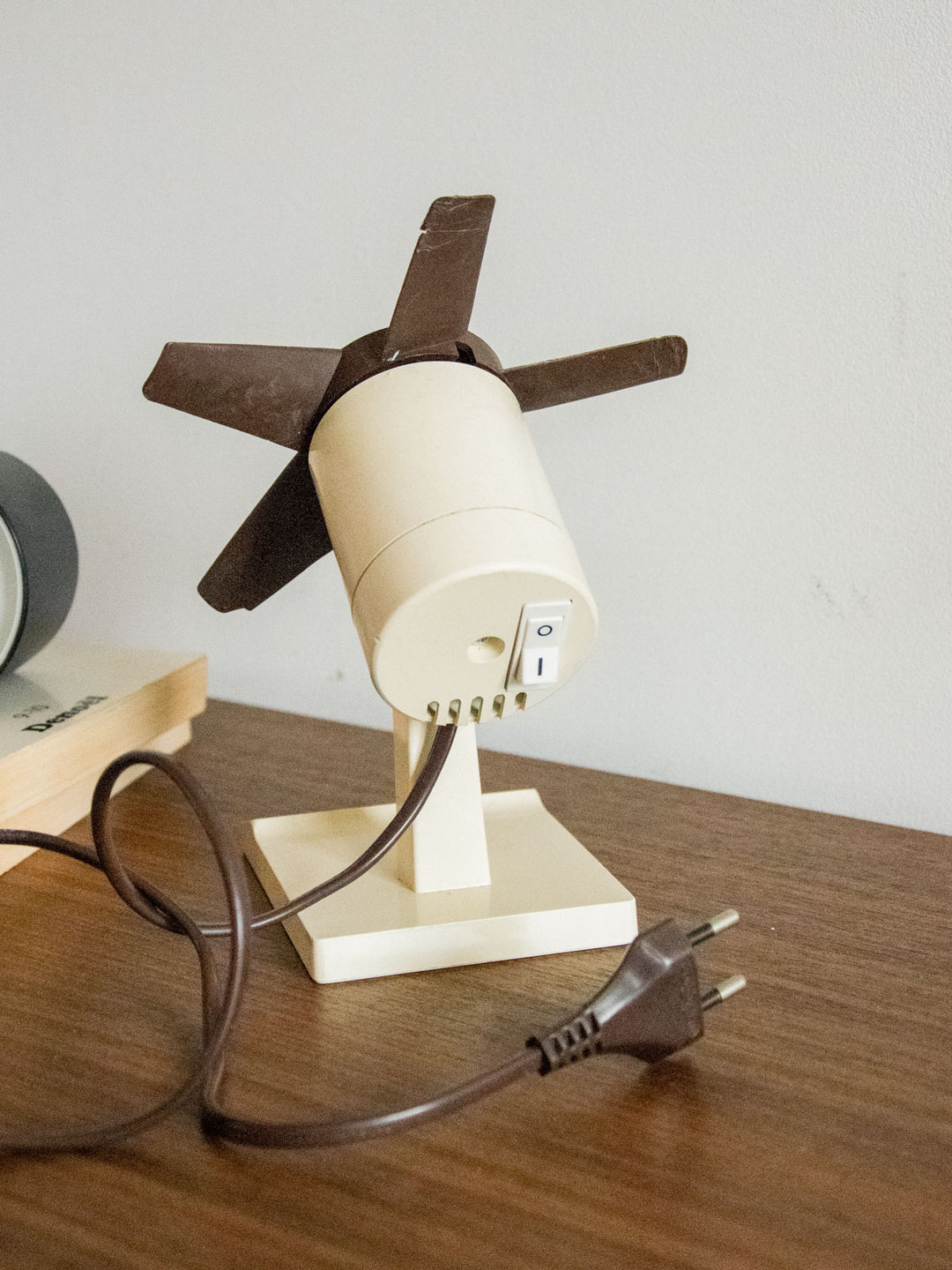 nour-appareil-electrique-vintage-plastique-43-6