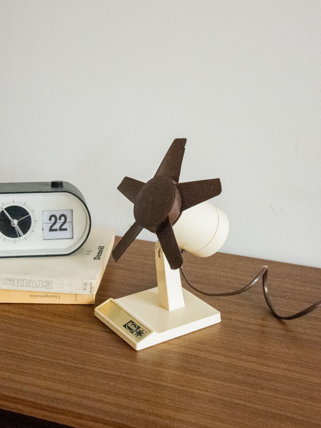 nour-appareil-electrique-vintage-plastique-43-3