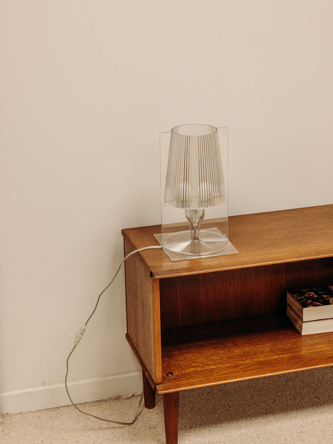 julia-lampe-a-poser-plexiglass-1140-3