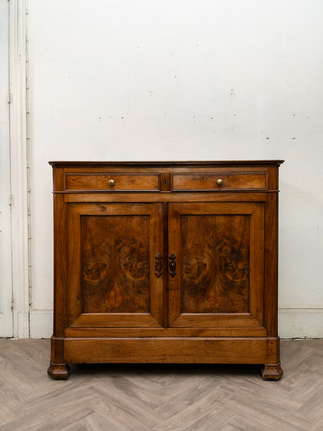 gilbert-buffet-noyer-1955-12