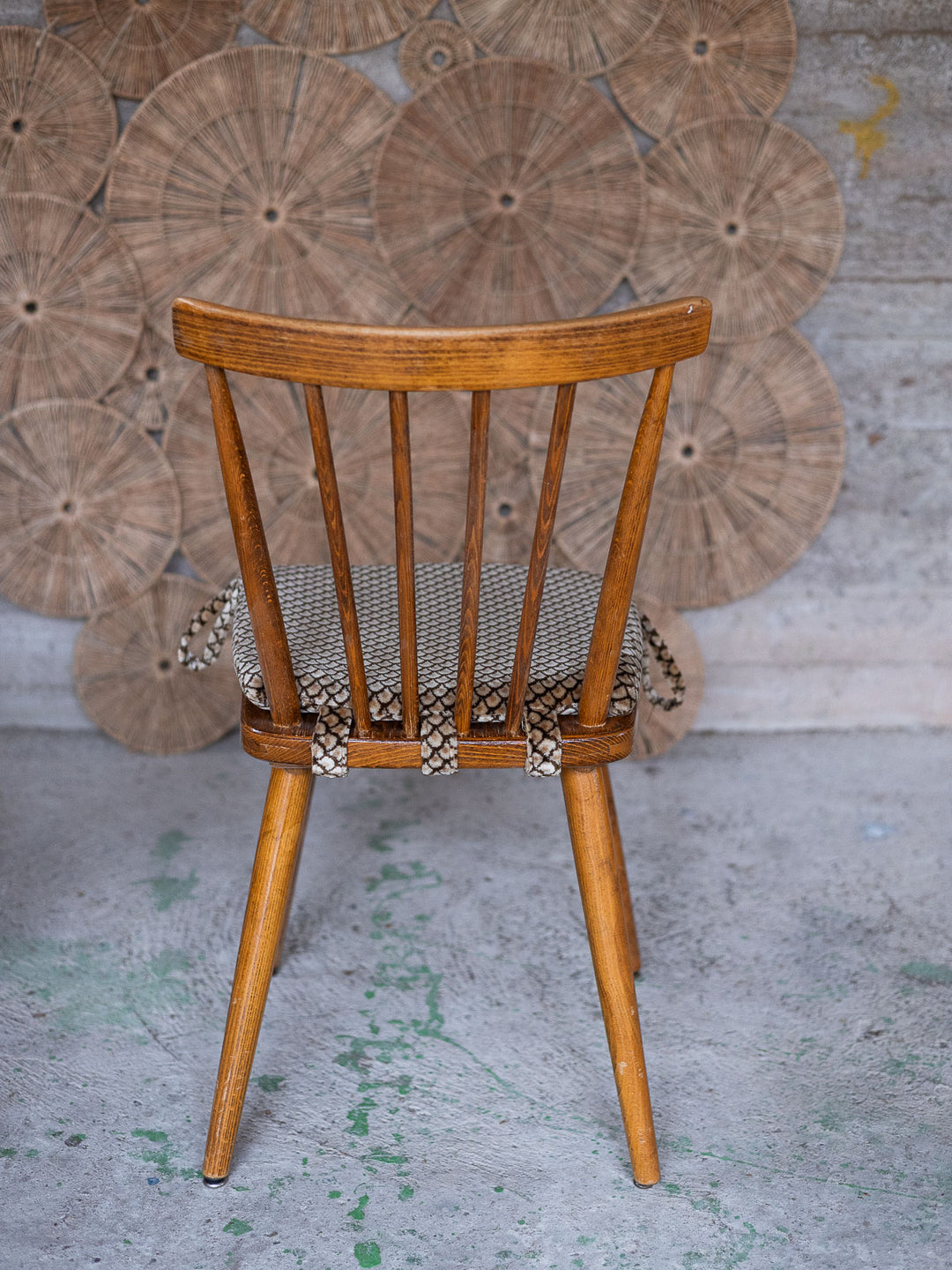 alma-chaise-bois-graphique-scandinave-2048-8