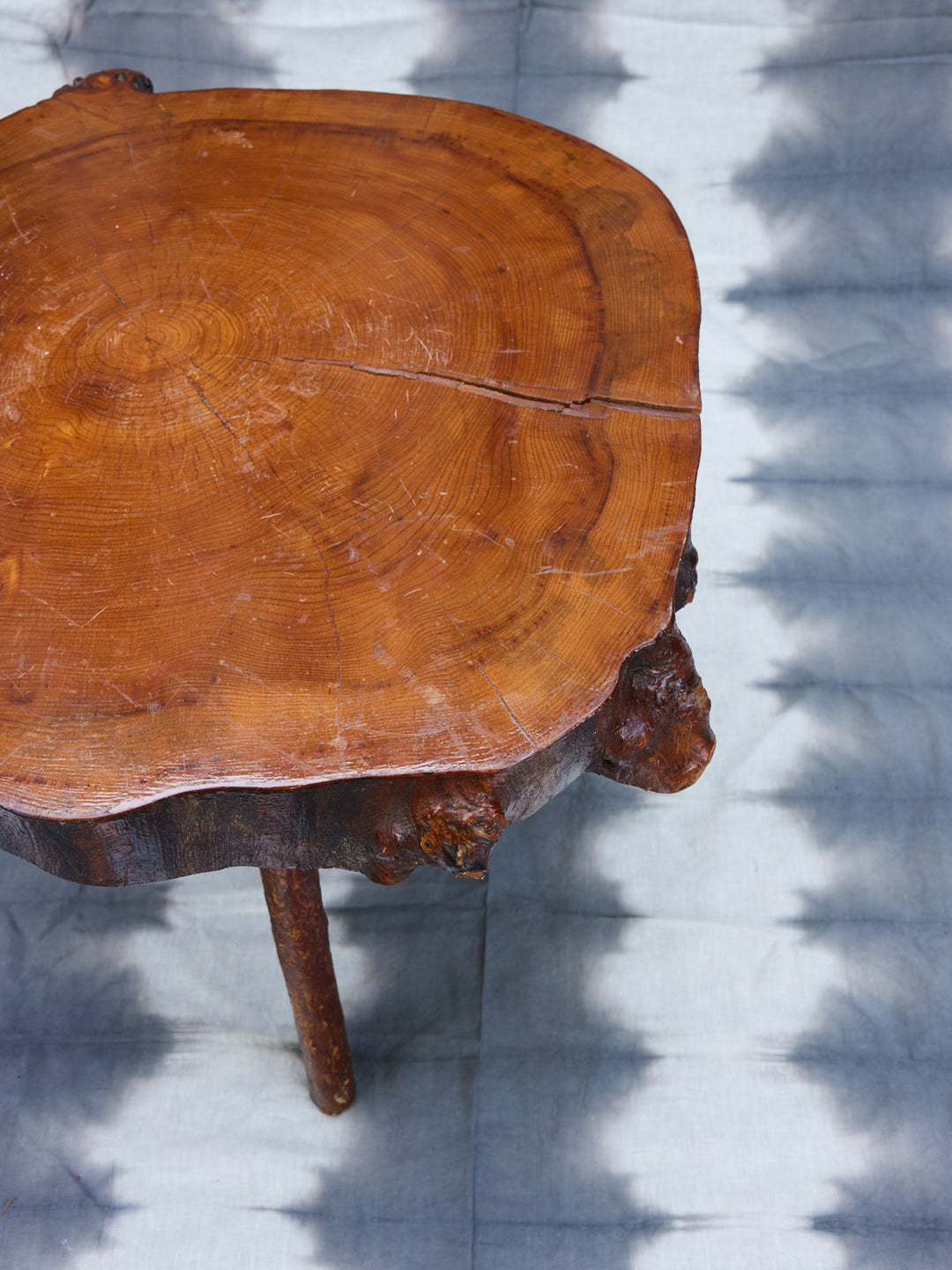 donna-table-basse-bois-brutaliste-design-1073-7