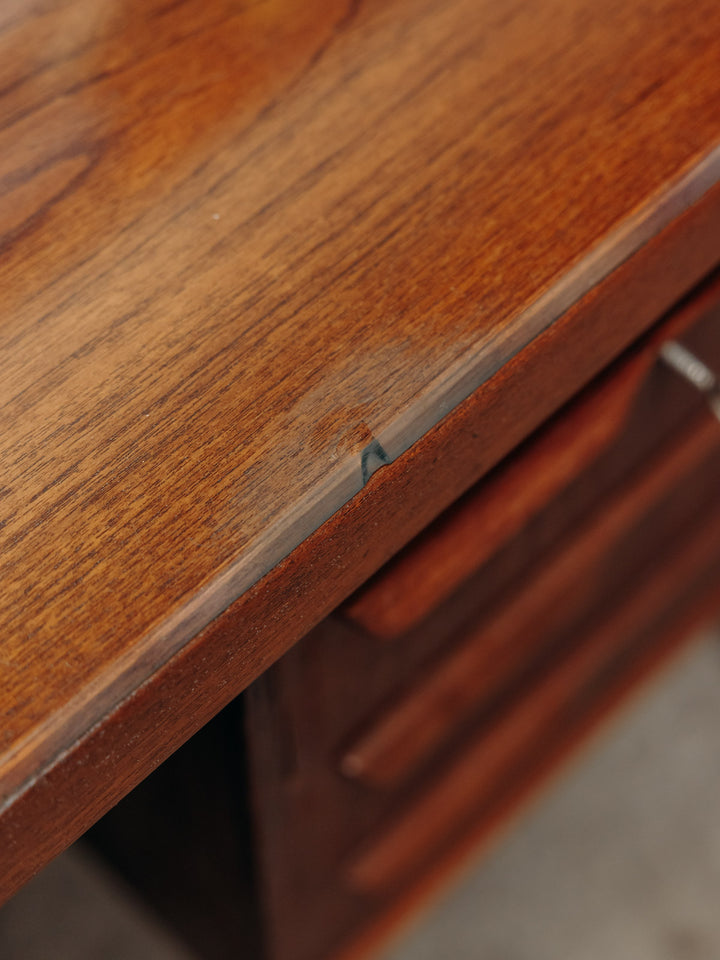 yvan-bureau-teck-471-14