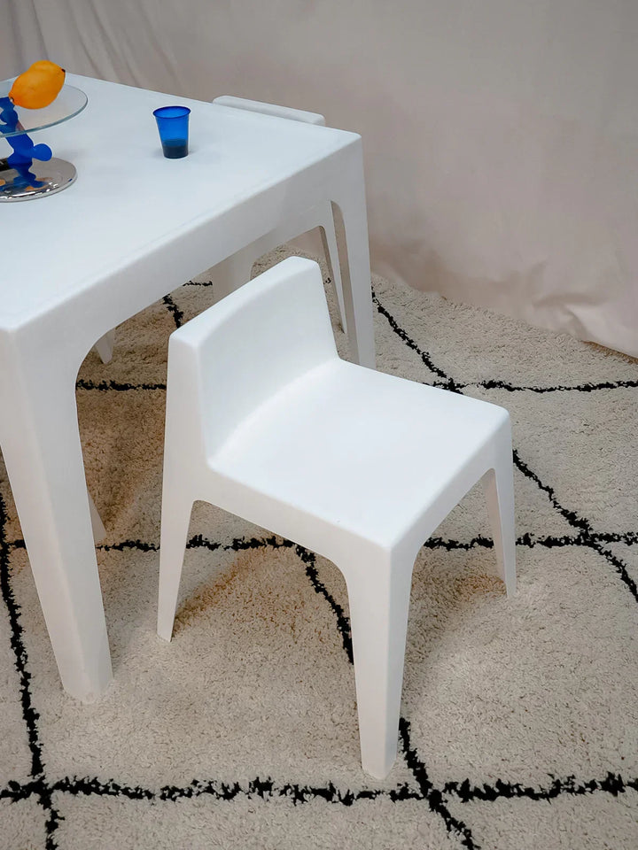 auguste-ensemble-table-et-chaises-fibre-verre-10-6